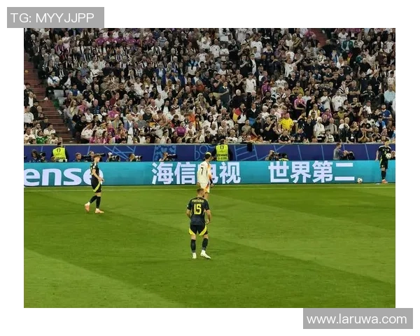 背景强大的足球明星如何影响全球体育文化与商业发展 背景强大的足球明星如何影响全球体育文化与商业发展