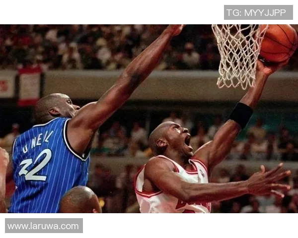 乔丹与足球明星的首次相遇引发的精彩瞬间与故事分享