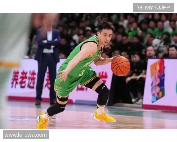 北京篮球队的战术解析与控制策略深度剖析 北京篮球队的战术解析与控制策略深度剖析