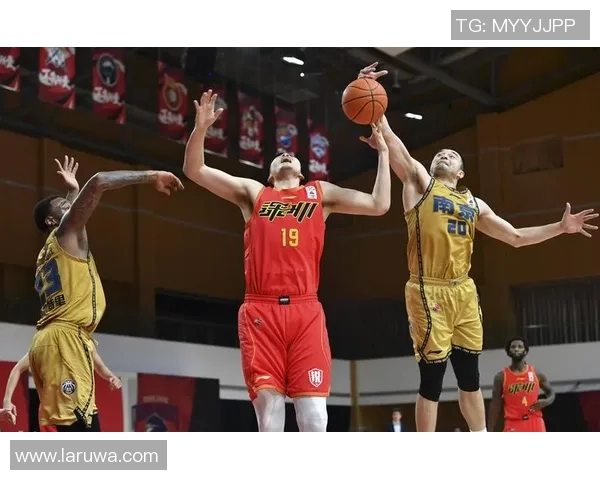 南京篮球队近期状态分析与未来展望探讨