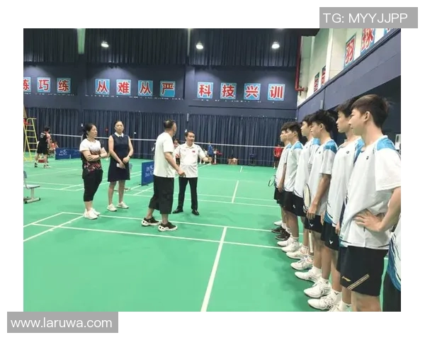 成都羽毛球队个人能力引发热议球员表现与团队协作的争论分析 成都羽毛球队个人能力引发热议球员表现与团队协作的争论分析