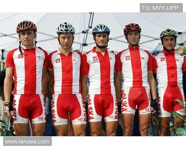 戛纳电影节上的足球明星们揭示了体育与艺术的完美结合